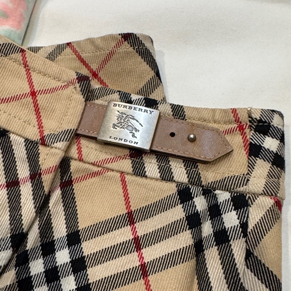 Authentic Burberry Beige and Black Check Skirt - Picture 14 of 14